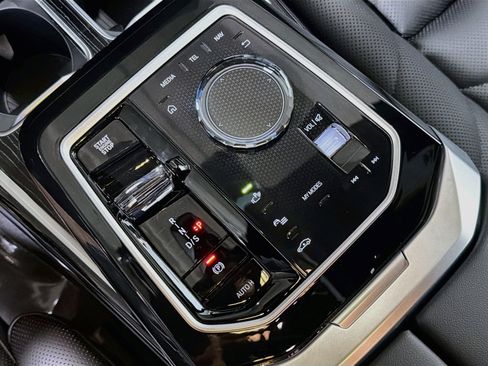 New 2026 BMW 740i RWD image 28