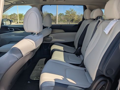 New 2026 Kia Carnival SX w/ SX Dark Edition Package FWD image 18