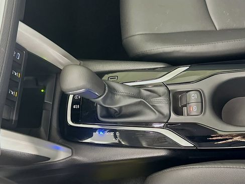 Certified 2025 Toyota Corolla Cross XLE FWD image 17