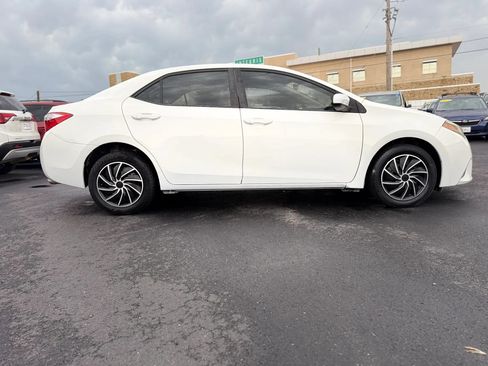 Used 2015 Toyota Corolla LE FWD image 2