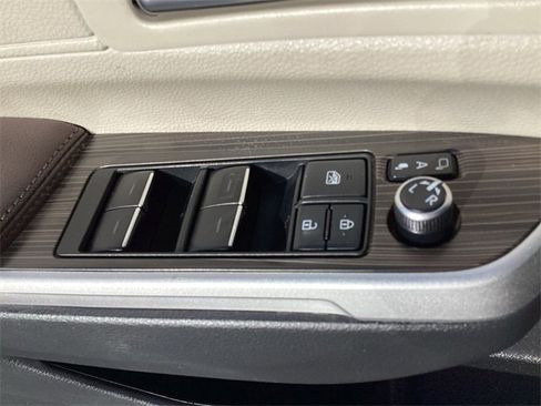 Certified 2021 Toyota Sienna Platinum image 34