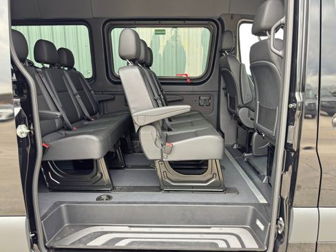 Used 2024 Mercedes-Benz Sprinter 2500 image 38