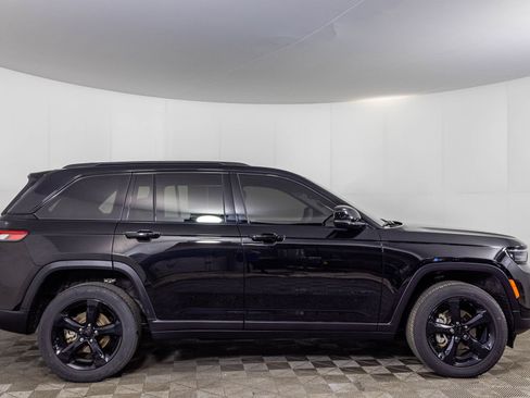 Used 2023 Jeep Grand Cherokee Altitude AWD/4WD image 15