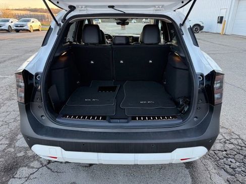 New 2025 Nissan Kicks SR image 31