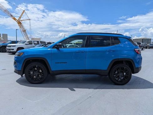 Used 2025 Jeep Compass Latitude w/ Convenience Group AWD/4WD image 7
