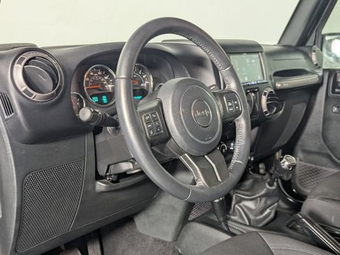 Used 2018 Jeep Wrangler Sport AWD/4WD image 10