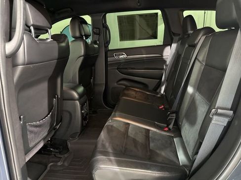 Used 2017 Jeep Grand Cherokee Altitude AWD/4WD image 16