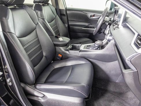 Used 2022 Toyota RAV4 XLE Premium image 44