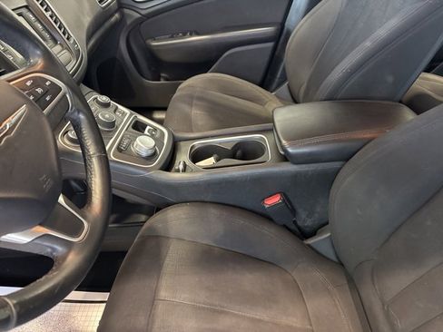 Used 2015 Chrysler 200 Limited w/ Convenience Group image 18