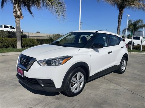 Used 2020 Nissan Kicks S image 4