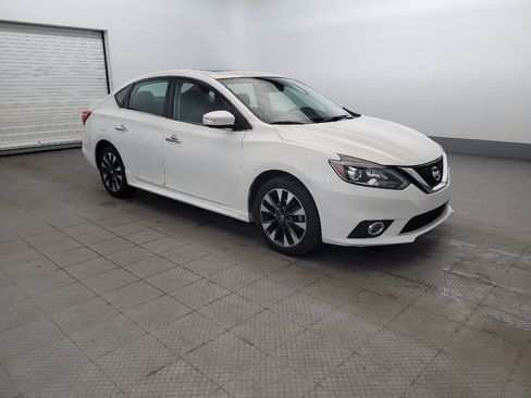 Used 2019 Nissan Sentra SR w/ Premium Package (SR) FWD image 11