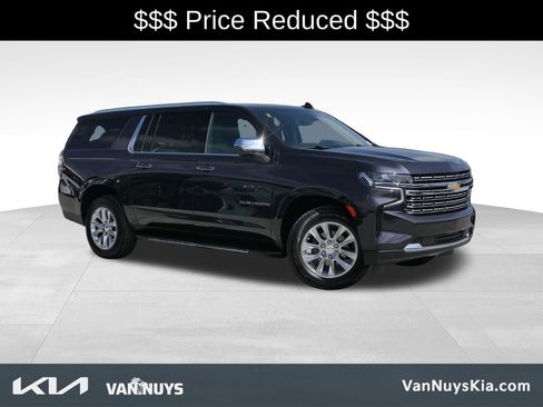 Used 2024 Chevrolet Suburban Premier RWD image 1
