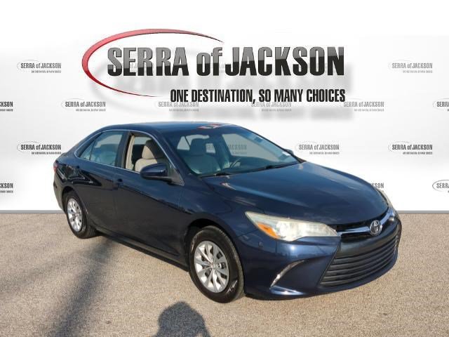 Used 2016 Toyota Camry LE FWD image 2
