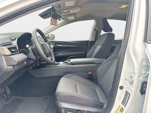 Used 2025 Toyota Camry LE w/ Convenience Package image 18