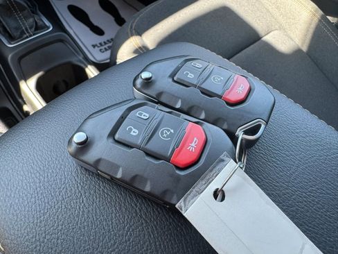 Used 2025 Jeep Wrangler Unlimited Sahara image 17