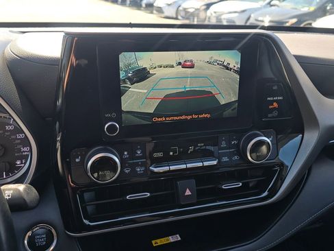 Used 2023 Toyota Highlander XLE image 27