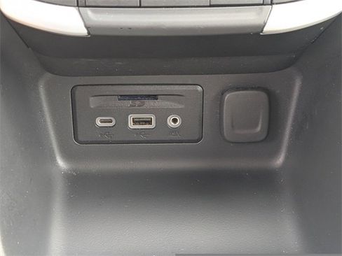 Used 2023 GMC Terrain SLT image 34