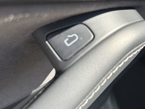 Used 2023 Tesla Model Y Performance AWD/4WD image 13