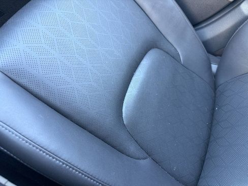 Used 2025 Kia Carnival FWD image 31