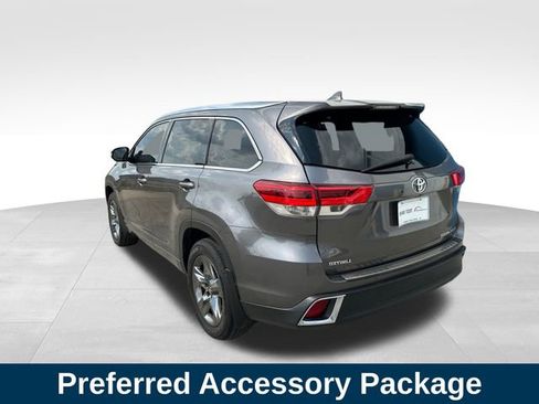 Used 2018 Toyota Highlander Limited Platinum image 3