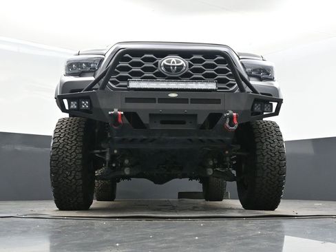 Used 2020 Toyota Tacoma TRD Off-Road image 44