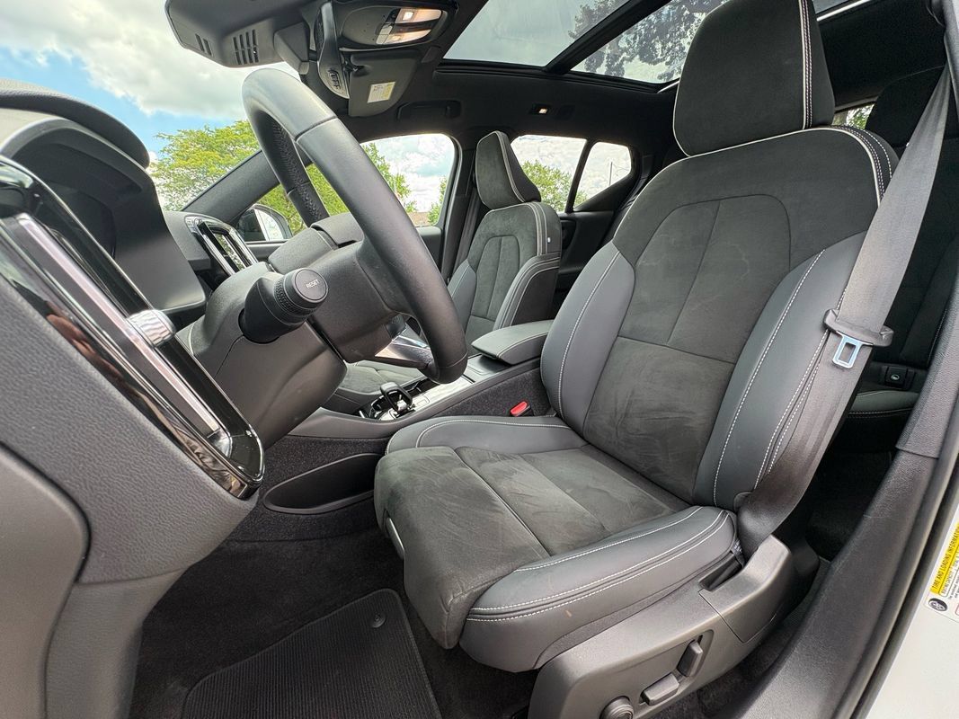 Used 2023 Volvo XC40 Recharge Plus AWD/4WD image 22