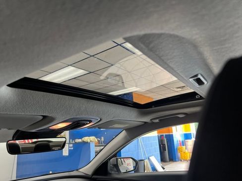 Used 2023 Hyundai Elantra Limited w/ Cargo Package FWD image 17