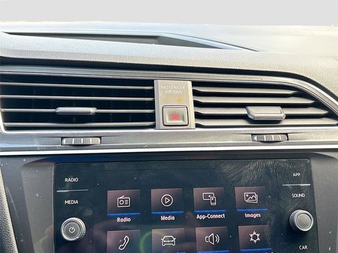 Used 2018 Volkswagen Tiguan SE w/ Front Fog Lights Package image 16