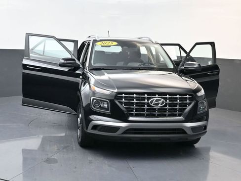 Certified 2025 Hyundai Venue SEL image 32