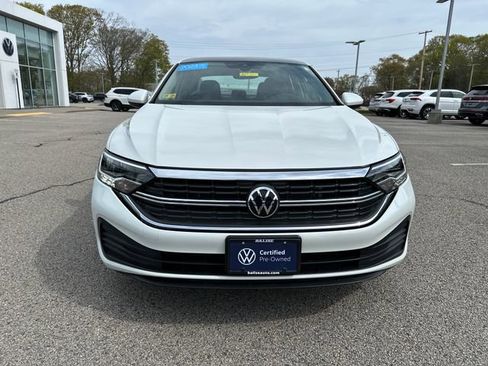Certified 2023 Volkswagen Jetta SE w/ Panoramic Sunroof Package FWD image 2