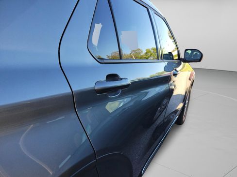 Used 2025 Ford Explorer Active AWD/4WD image 16