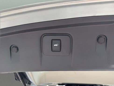 Used 2018 Nissan Murano SL w/ Moonroof Package AWD/4WD image 23
