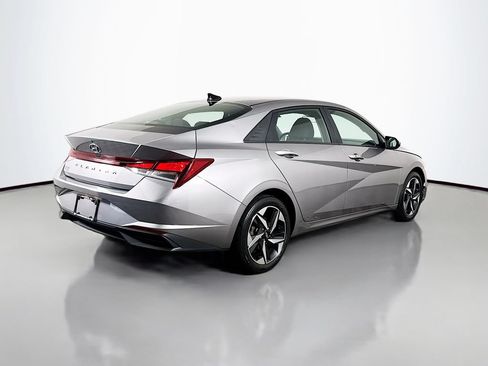 Used 2023 Hyundai Elantra SEL w/ Convenience Package FWD image 8