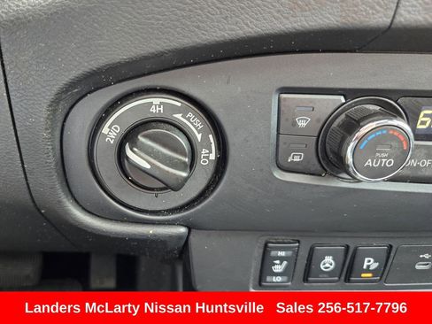 Used 2022 Nissan Frontier PRO-4X w/ Pro-4X Premium Package AWD/4WD image 23