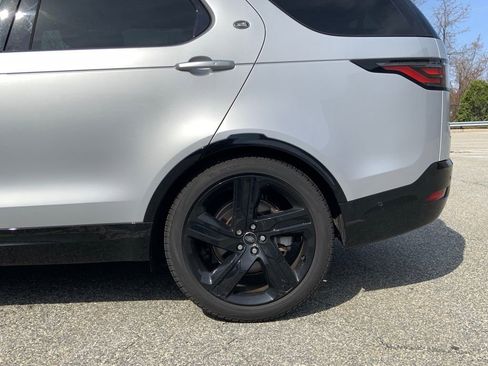 Used 2024 Land Rover Discovery Dynamic SE image 10