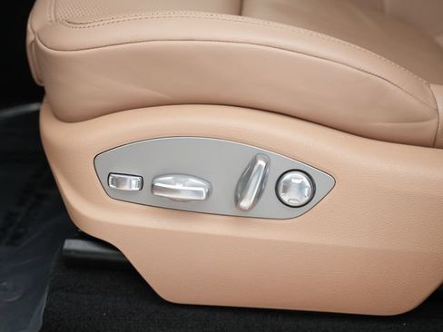 Certified 2025 Porsche Macan S AWD/4WD image 13