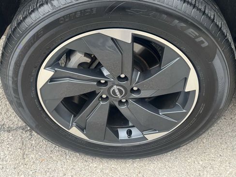 Used 2025 Nissan Rogue SV image 14