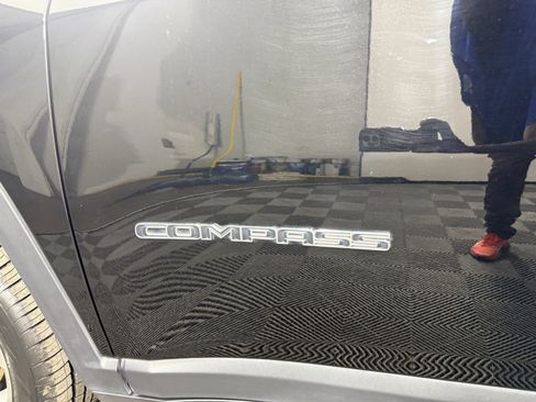 Used 2022 Jeep Compass Latitude image 4