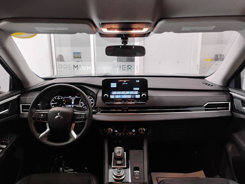 Used 2024 Mitsubishi Outlander SE FWD image 20