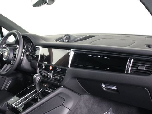 Certified 2026 Porsche Macan AWD/4WD image 24