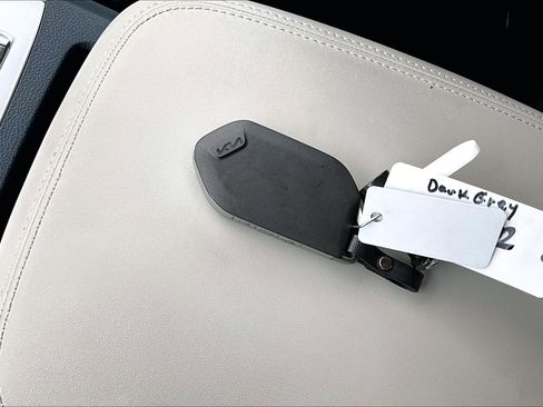 Used 2026 Kia Carnival EX image 12