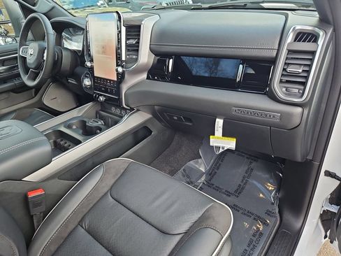 New 2026 RAM 1500 Laramie AWD/4WD image 17