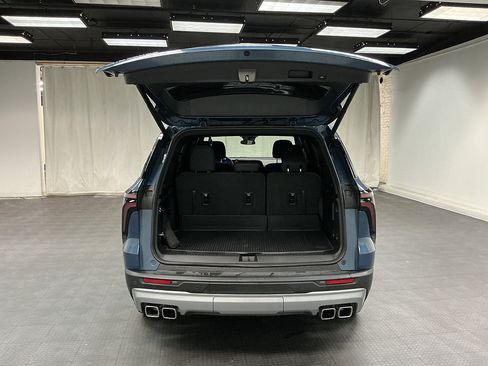 Used 2025 Chevrolet Traverse LT w/ Driver Confidence Package FWD image 23