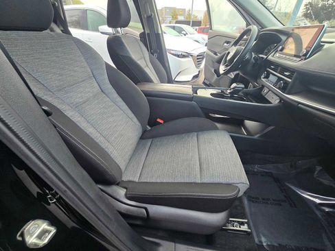 Used 2023 Nissan Rogue SV image 17