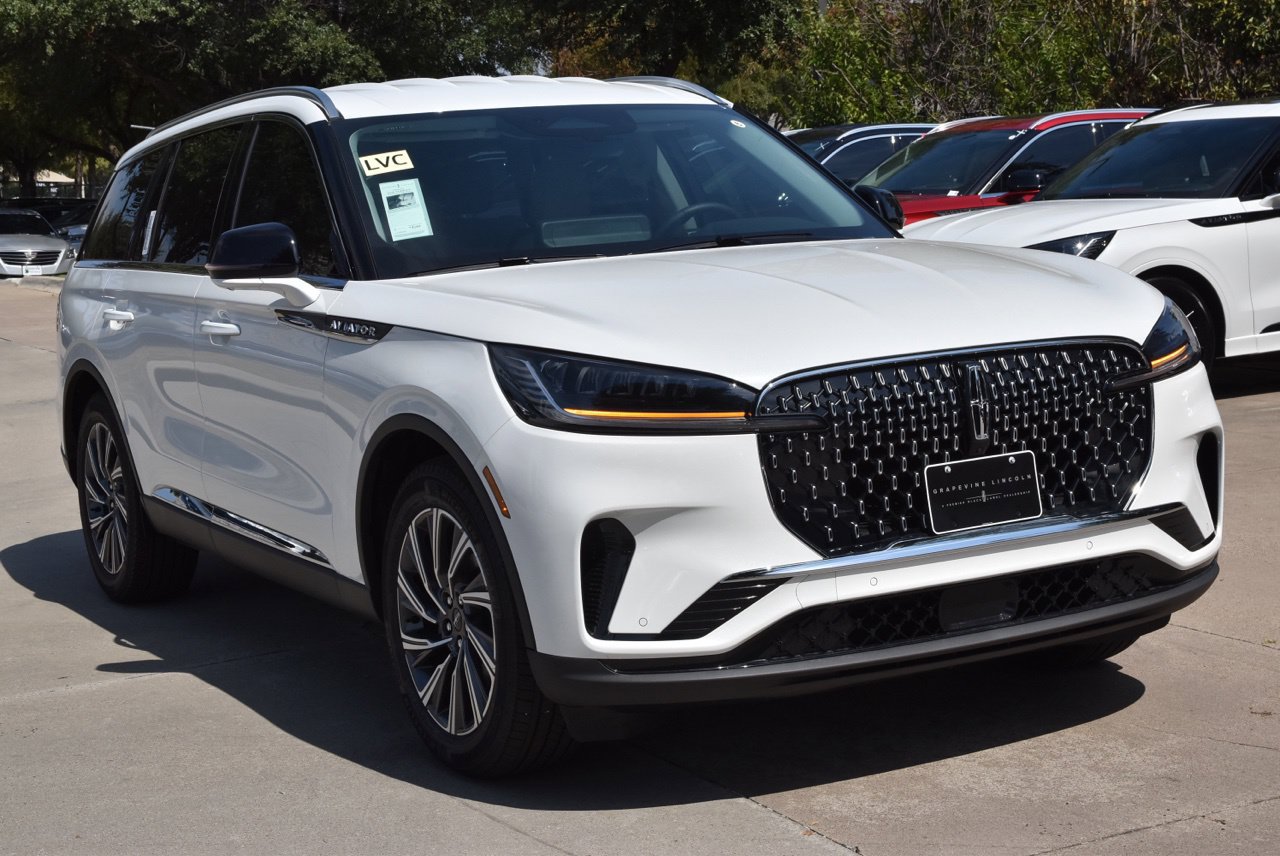 New 2026 Lincoln Aviator 2WD image 3