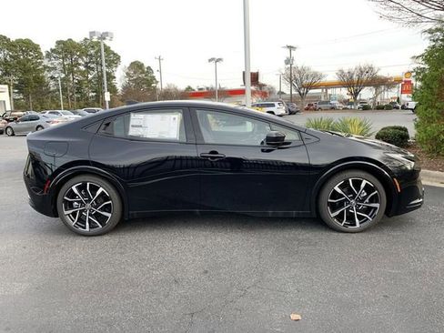 New 2025 Toyota Prius Plug-In Hybrid FWD image 9
