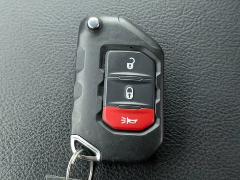 Used 2025 Jeep Wrangler Sport AWD/4WD image 30