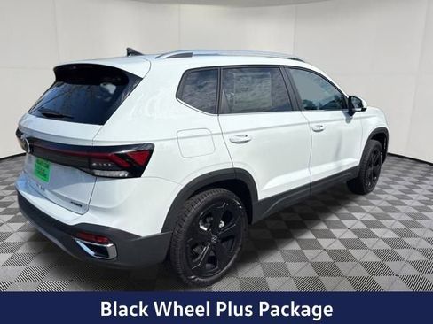 New 2025 Volkswagen Taos SEL image 3