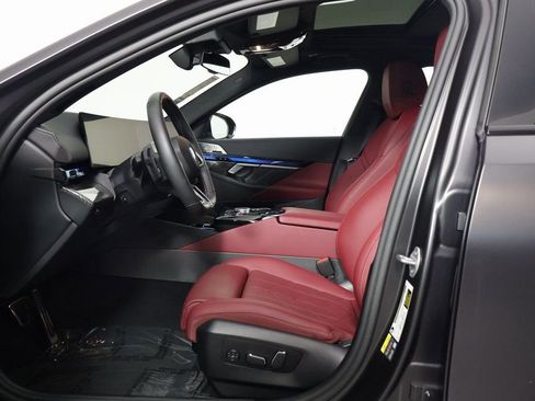 Used 2025 BMW i5 M60 w/ Premium Package image 10