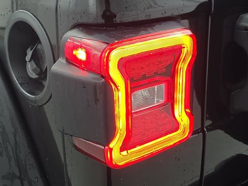 Used 2021 Jeep Wrangler Unlimited Islander image 33